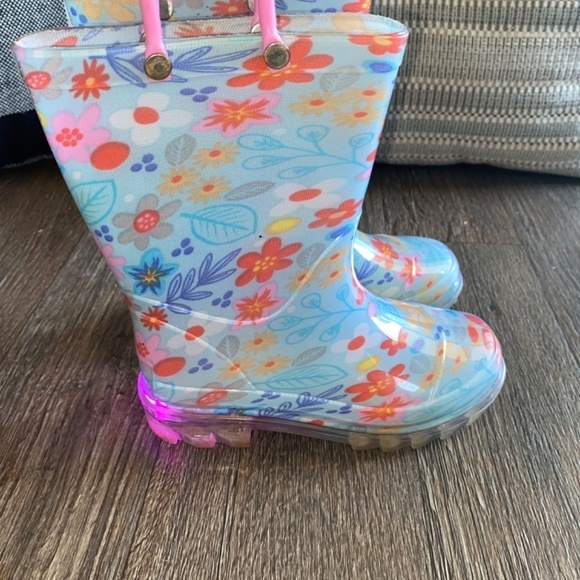 Girls size 10 light up rainboots - Picture 3 of 6